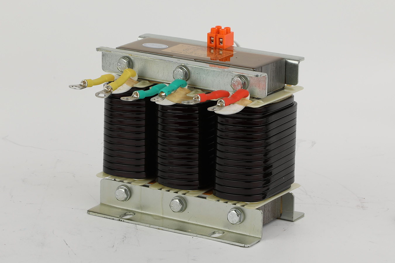 Jak prawidłowo dobrać reaktor odstrajający, aby zapewnić ochronę kondensatora bez uszczerbku dla zdolności kompensacyjnej?